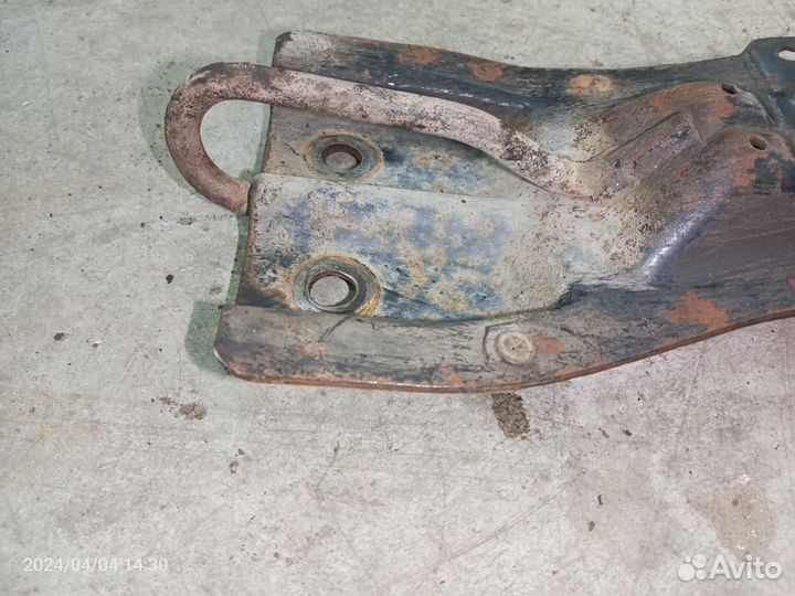 Поперечина подрамника mitsubishi lancer 9