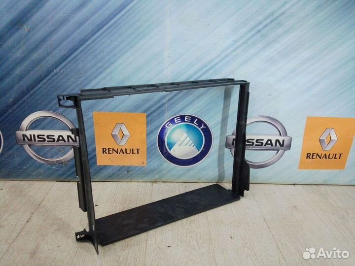 Дефлектор Кожух радиатора Renault sandero stepway