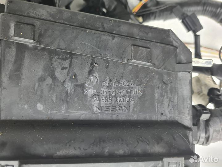 Блок предохранителей передний Nissan Qashqai рест