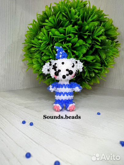 Далматинец в пижаме из бисера