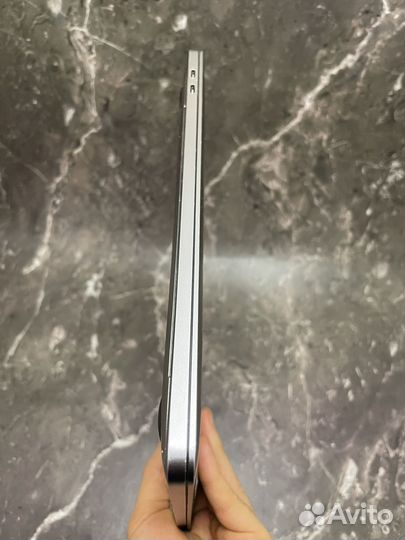 Apple MacBook pro 15 2017 i7 16/256