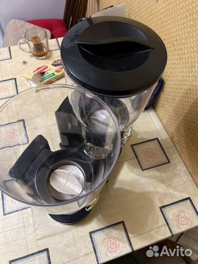 Диспенсер для сыпучих продуктов