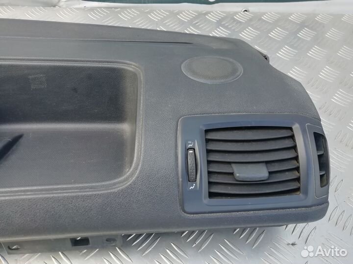 Накладка торпедо верхняя Renault Symbol 2006г