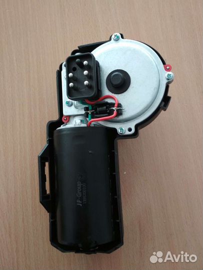 Электродвигатель стеклоочистителя