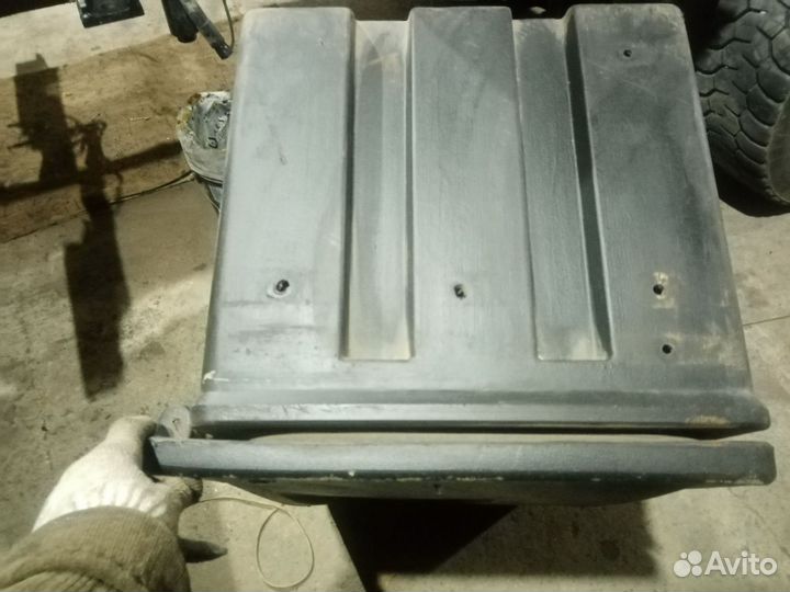 Инструментальный ящик для прицепа