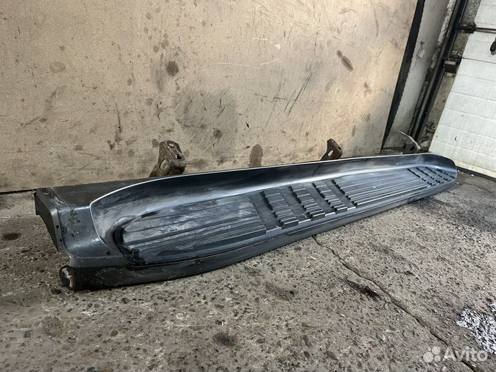 Подножка правая на Toyota Land Cruiser Prado 120