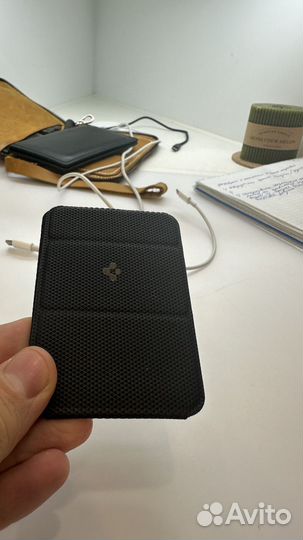 Spigen картхолдер