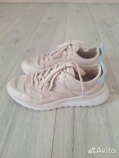 Кроссовки женские