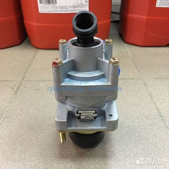 Главный тормозной кран Ман Командор