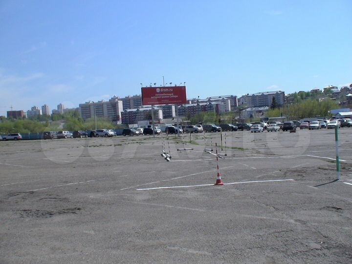 Машиноместо, > 30 м²