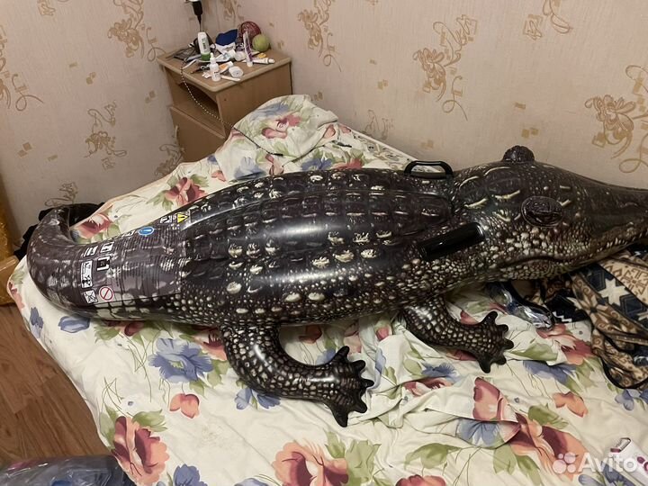 Надувной крокодил