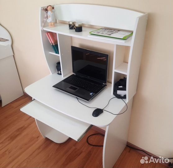 Компьютерный стол белый