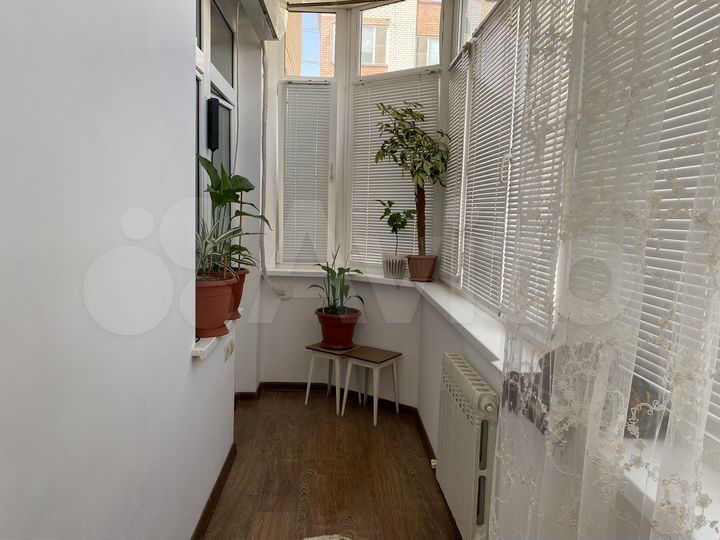 2-к. квартира, 81 м², 8/10 эт.