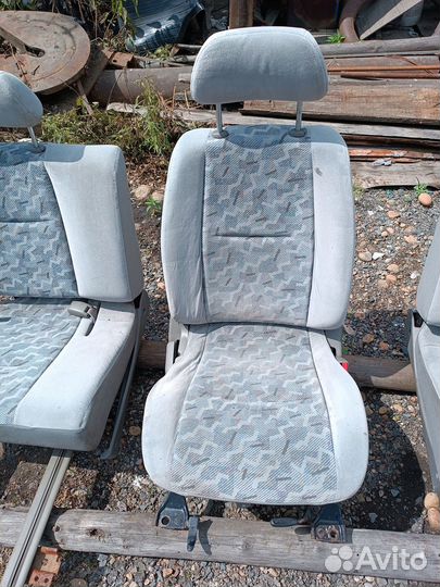 Продам сиденья Nissan r'nesss