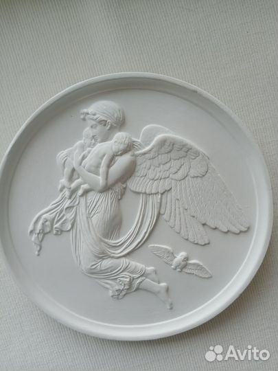 Барельефы и открытки из Петергофа