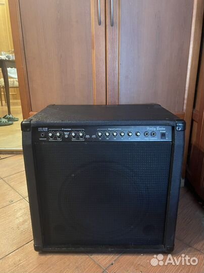 Басовый комбоусилитель