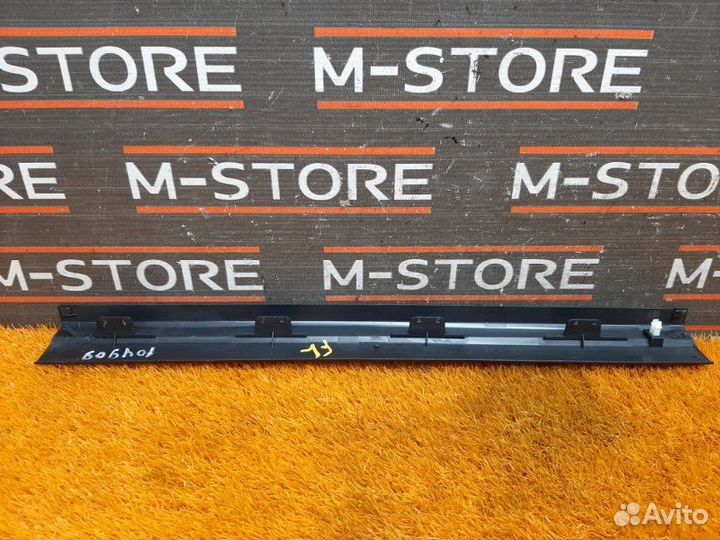 Накладка на порог салона передняя левая