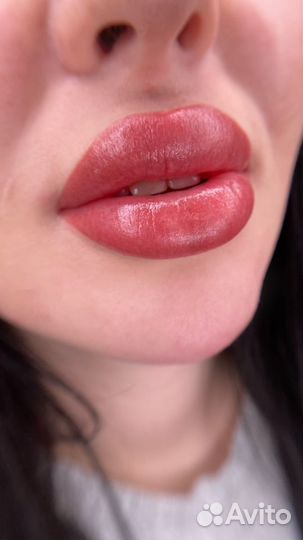 Бесплатно Модель на перманентный макияж губ