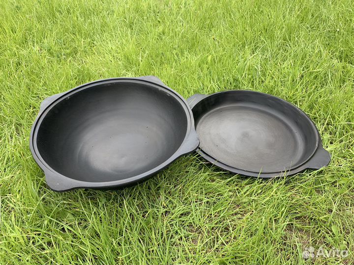 Казан с чугунной крышкой сковородой