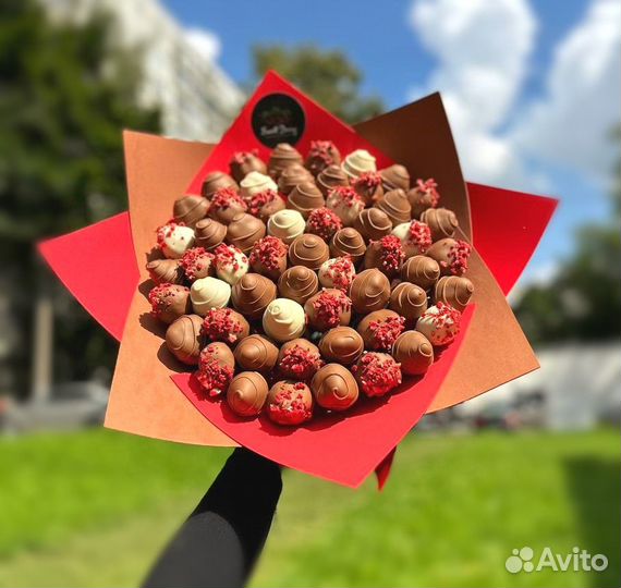 Клубничные букеты с шоколадом наборы с цветами