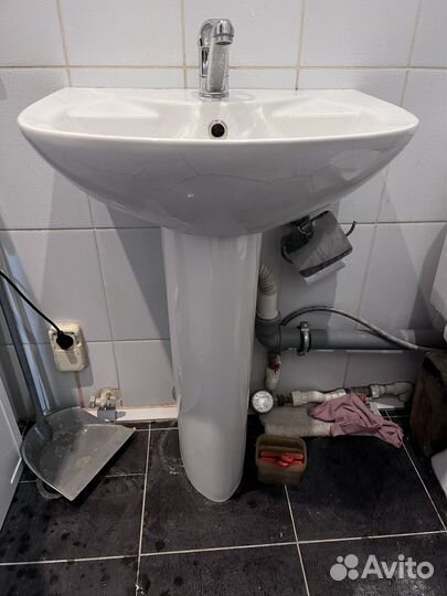 Раковина тюльпан и смеситель