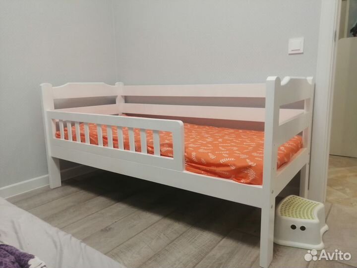 Детская кровать из массива