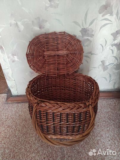 Корзина плетеная с крышкой