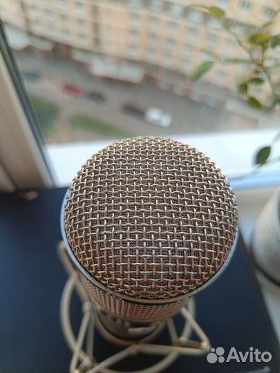 Студийный микрофон Neumann u 47