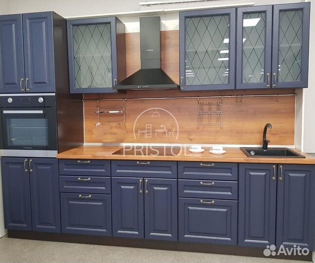 Кухня в загородный дом