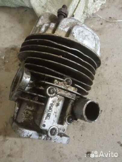 Цилиндр с поршнем