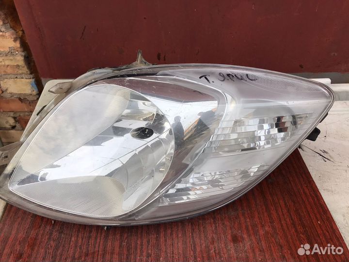 Фара правая, Toyota (Тойота) -yaris (05