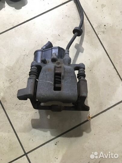 Суппорт задний левый Audi A6 AUK 2006