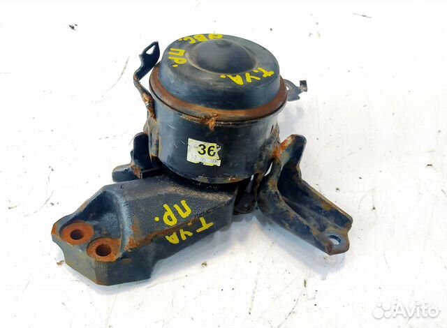 Toyota Yaris Vitz опора двигателя правая