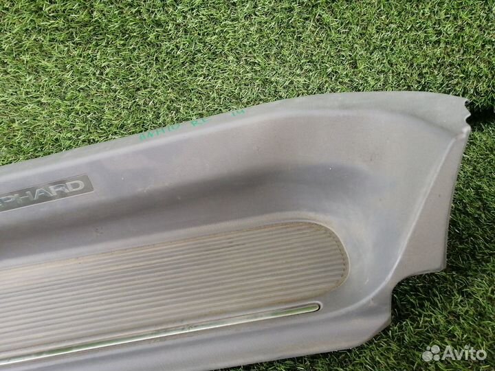 Накладка на порог задняя левая Toyota Alphard