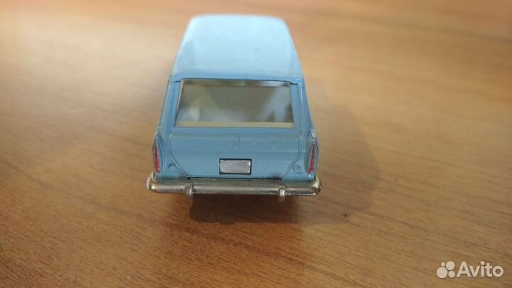 Модель автомобиля 1/43