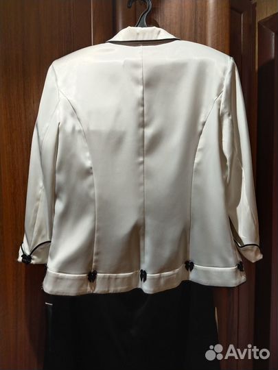 Костюм атласный с юбкой