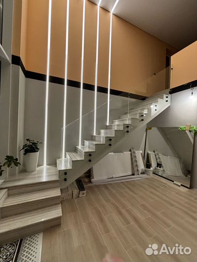 Ограждение лестницы из стекла