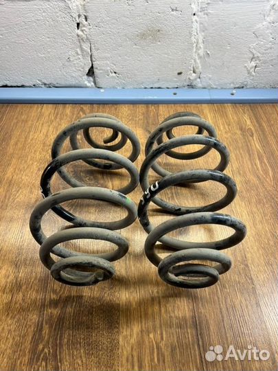 Пружина подвески задняя Volkswagen Passat B5 седан