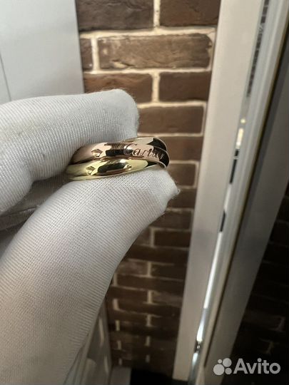 Золотое кольцо Cartier trinity
