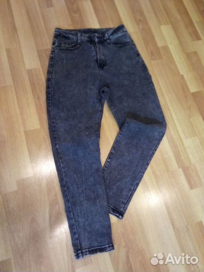 Джинсы мом