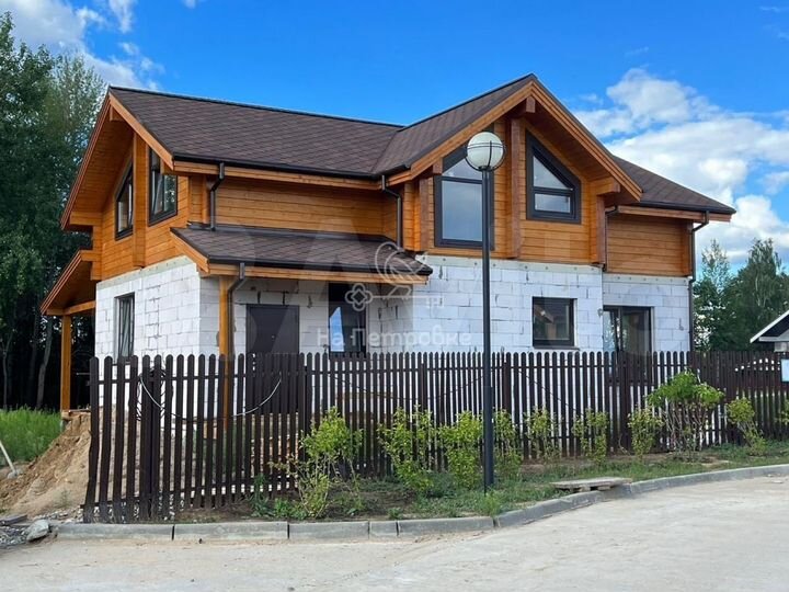 Коттедж 220 м² на участке 11,6 сот.