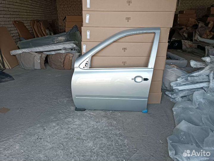 Дверь Лада гранта левая серебристый (рислинг)