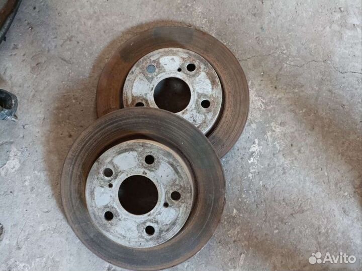 Тормозной диск Toyota Corolla E180