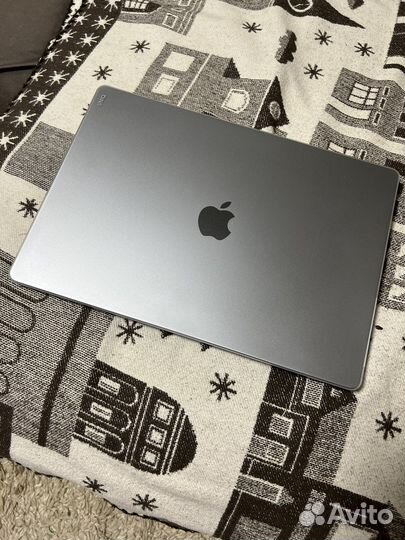 Чехол Uniq Claro для MacBook Pro (16 дюймов)