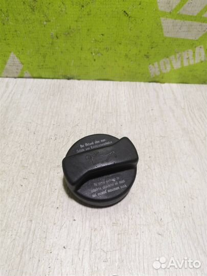 Крышка маслозаливной горловины Фольксваген Гольф