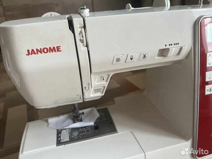 Швейная машинка janome QDC620