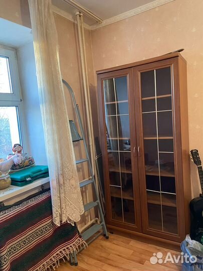 Книжный шкаф