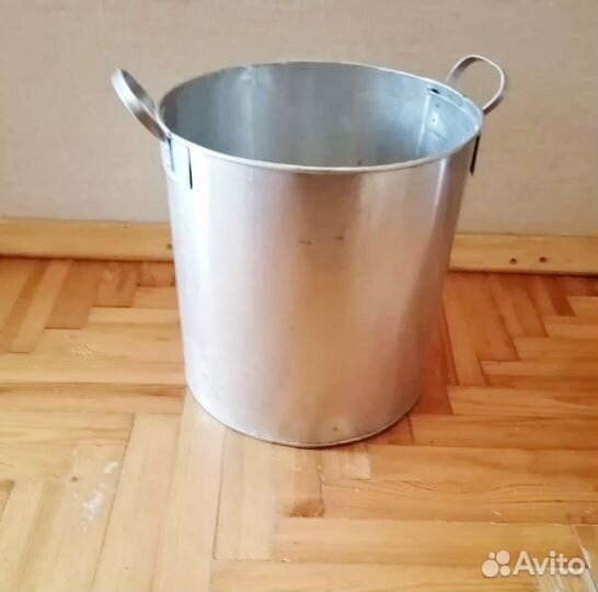 Бак на 21 литр, новый, с ручками