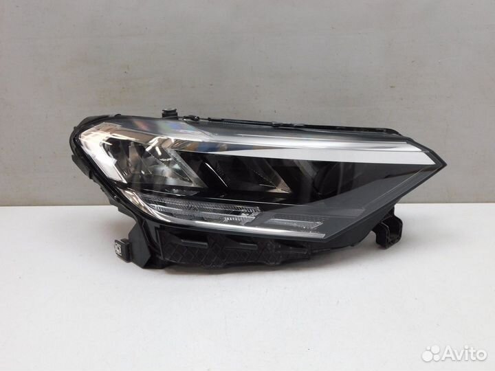 Фара правая Volkswagen Polo