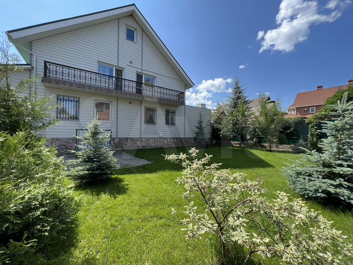 Дом 220 м² на участке 12 сот.